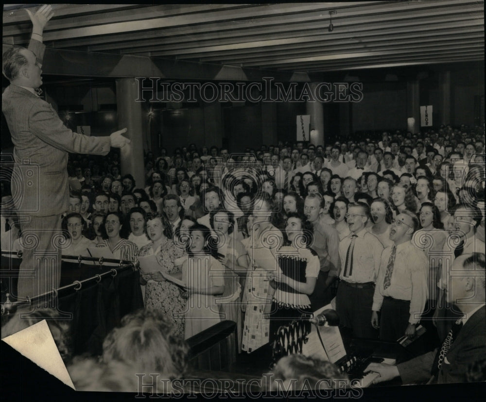 1949 Don Hustad Chorus Director Rehearsal - Historic Images