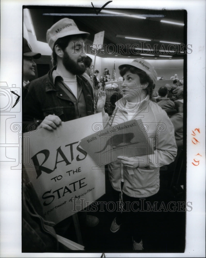 1969 Press Photo Muskrat Gourmands Protest Monroe Board - RRU36657 - Historic Images