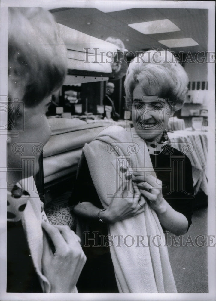 1969 Press Photo Diet Girl Sharon Tower - Historic Images