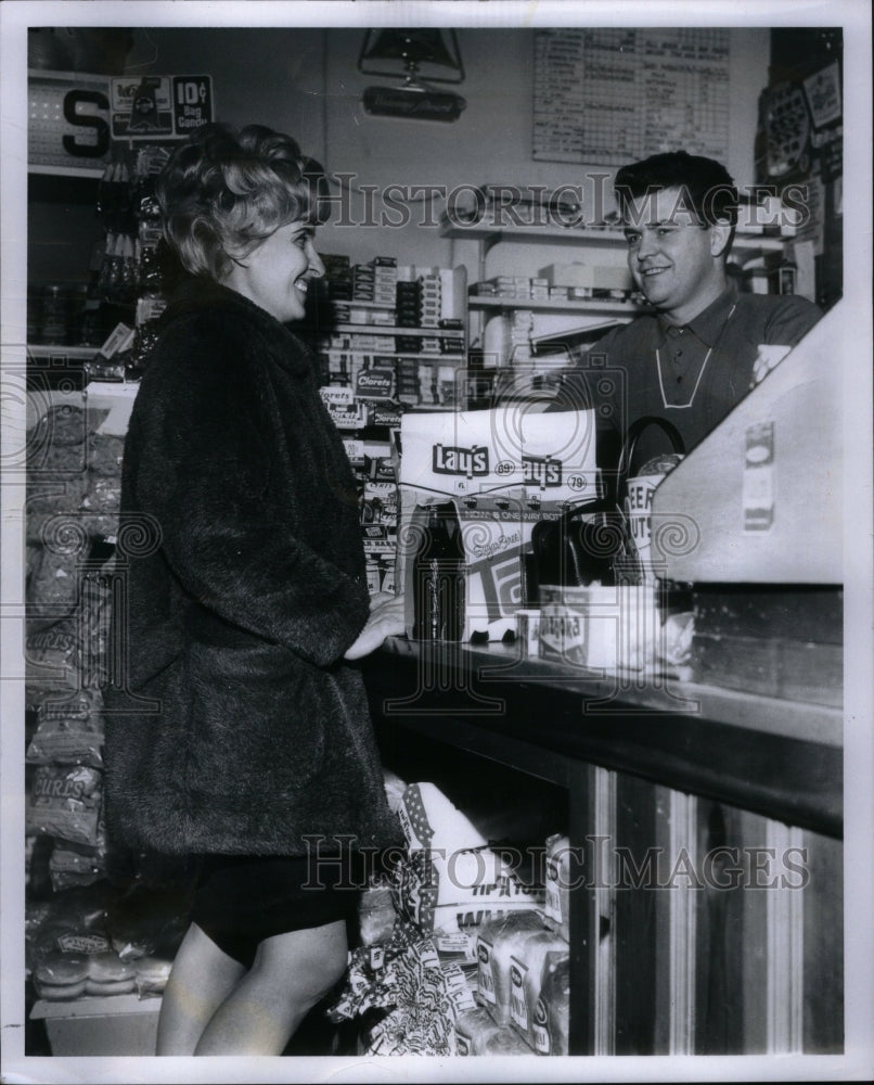 1969 Press Photo Alcohol Sales/Beer Store/Michigan - RRU36735 - Historic Images