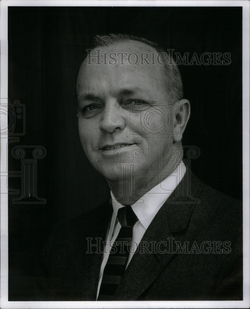 1966 Press Photo Stanley Sheehan - Historic Images