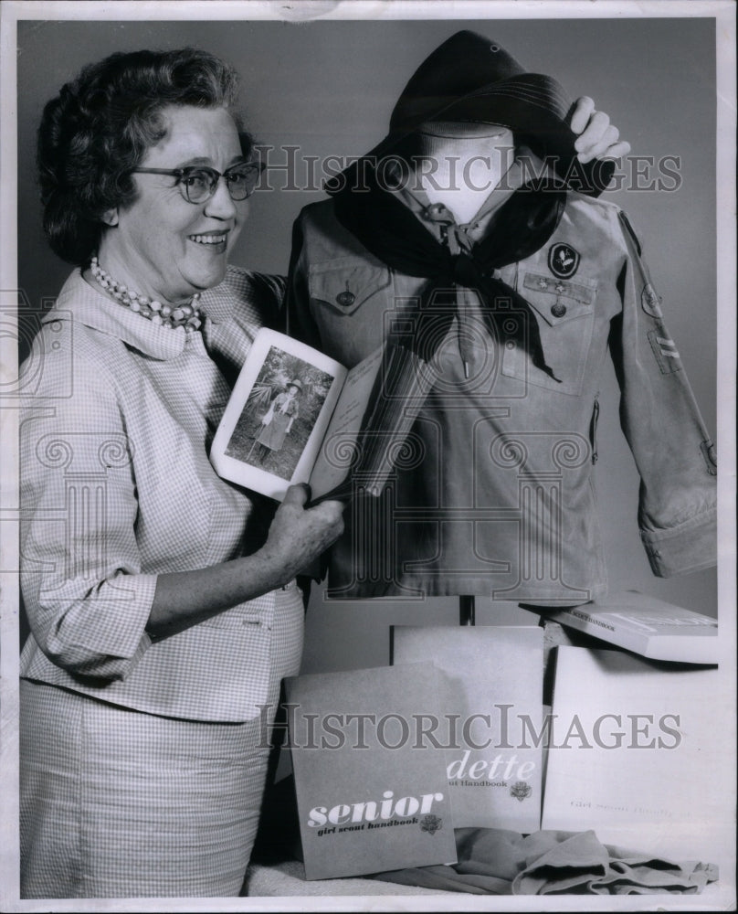 1963 Mrs. Edwards R. Shields Girl Scouts - Historic Images