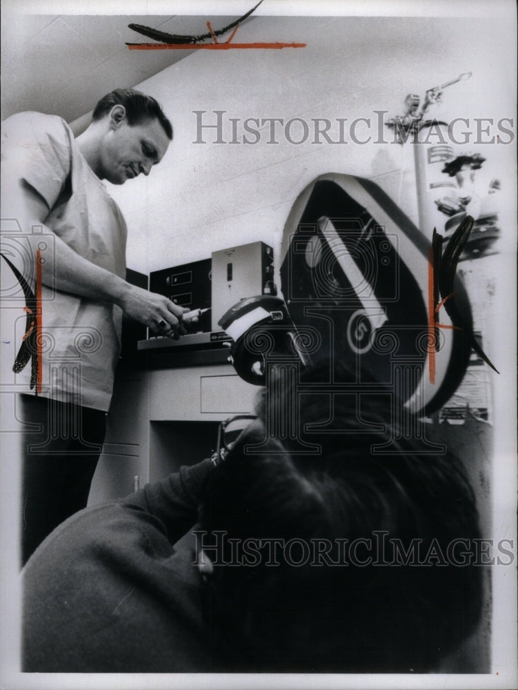 1971 Press Photo James Linsenman Leonard Hirschfield - RRU37541 - Historic Images