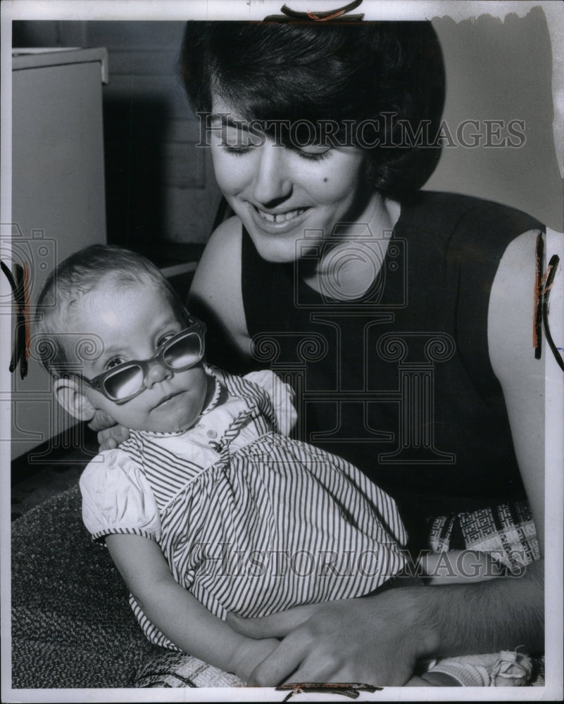 1965 Press Photo Donna Schlick glasses Dr James Frey - Historic Images