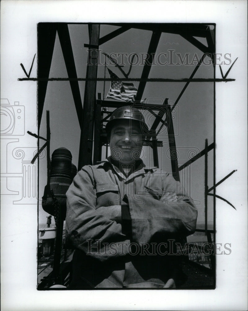 1982 Press Photo McLouth Steel Company Employee Picture - Historic Images