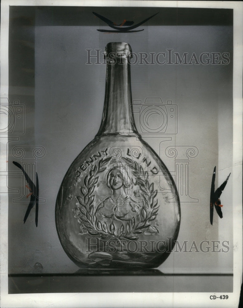 1962, Jenny Linda Portrait bottle antique - RRU38217 - Historic Images