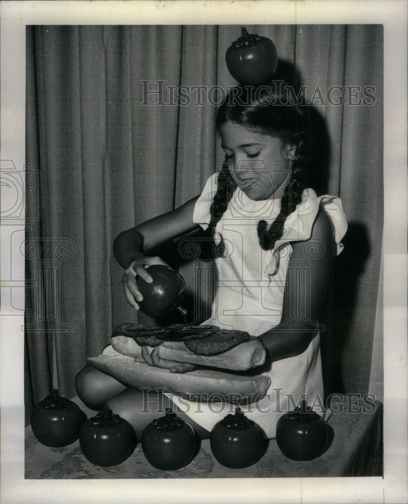 1973 Press Photo Handy Tomato Dispenser Sandwich Girl - RRU38331 - Historic Images