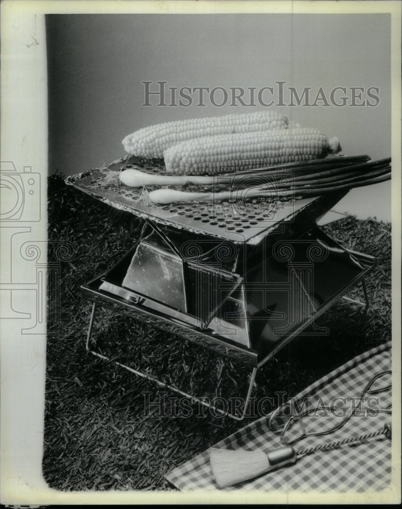 1987 Press Photo Portable America Freedom Grill Orange - Historic Images