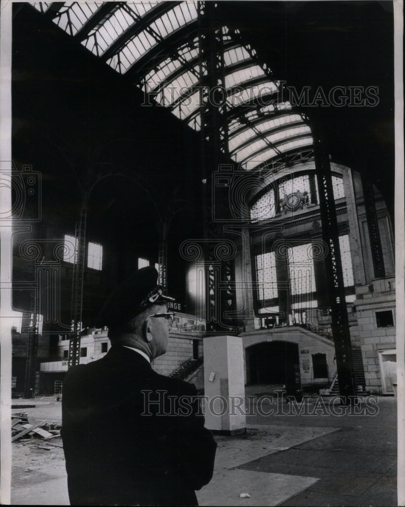 1969 Press Photo Ligenza Look Congress Staion Razing - Historic Images