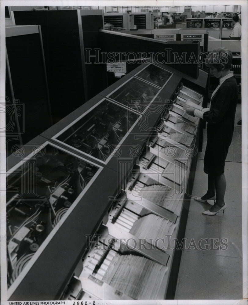 1967, United Air Lines Ticket Reader install - RRU38631 - Historic Images