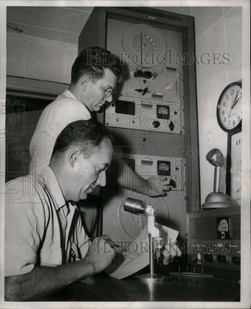 1955 Press Photo Weather Radio Broadcast U of Chicago - Historic Images