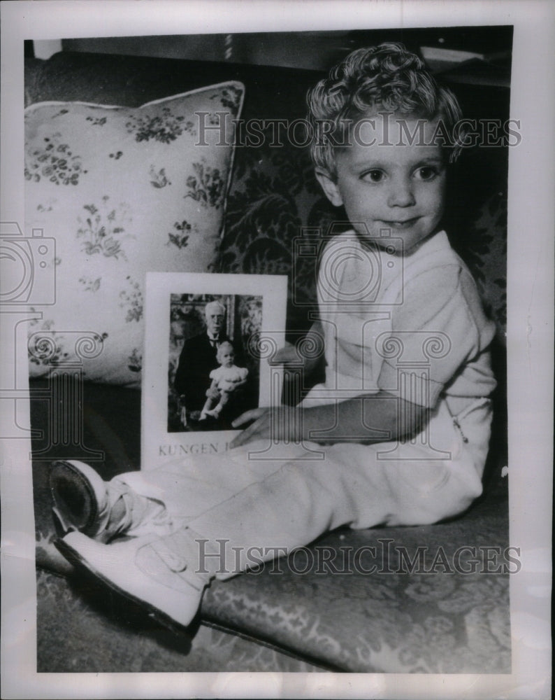 1949 Press Photo Sweden Crown Prince Carl Gustav Book - RRU38939 - Historic Images