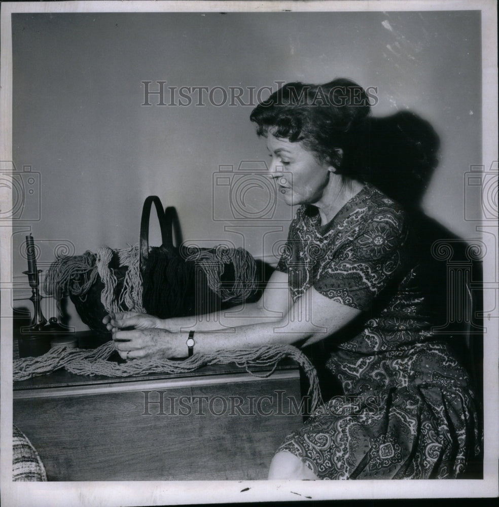 1970 Press Photo Mrs John older Wool Dyer Basket - RRU39359 - Historic Images