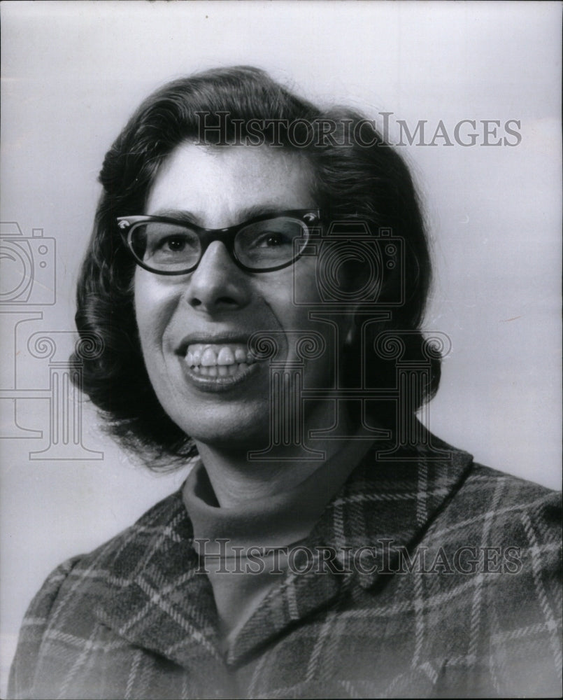 1971 Mrs. Marvin Tomber - Historic Images