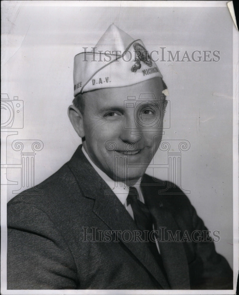 1965 Thomas Tomlinson Suit Model Hat Pose - Historic Images