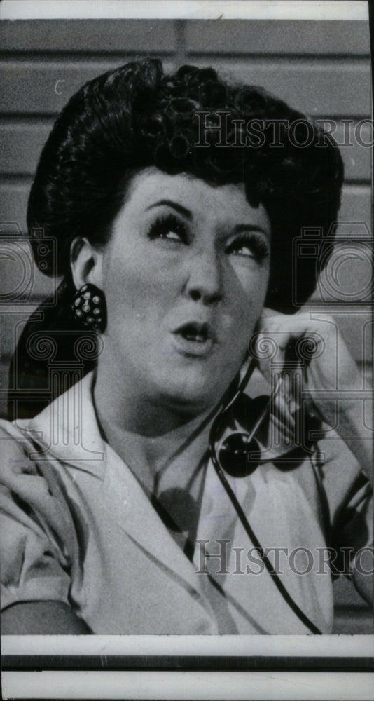 1970 Lily Tomlin Comedienne Phone TV Room - Historic Images