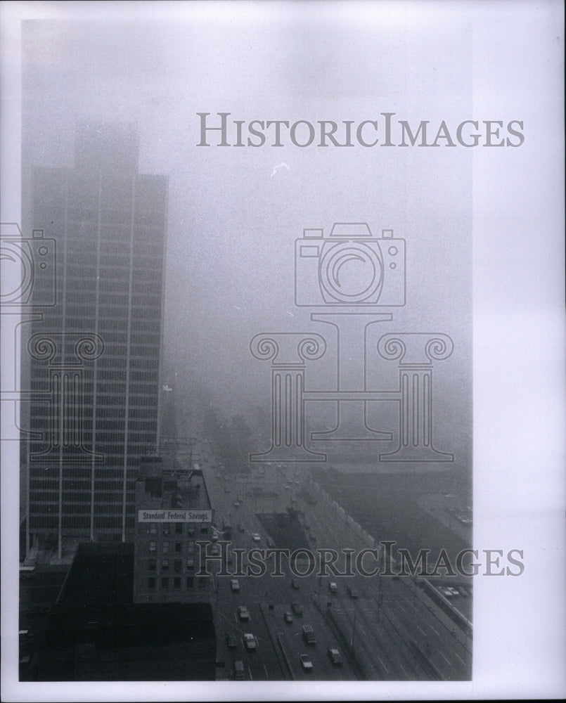 1969 Press Photo Rain Fog Top Porch Detroit Buildings - Historic Images