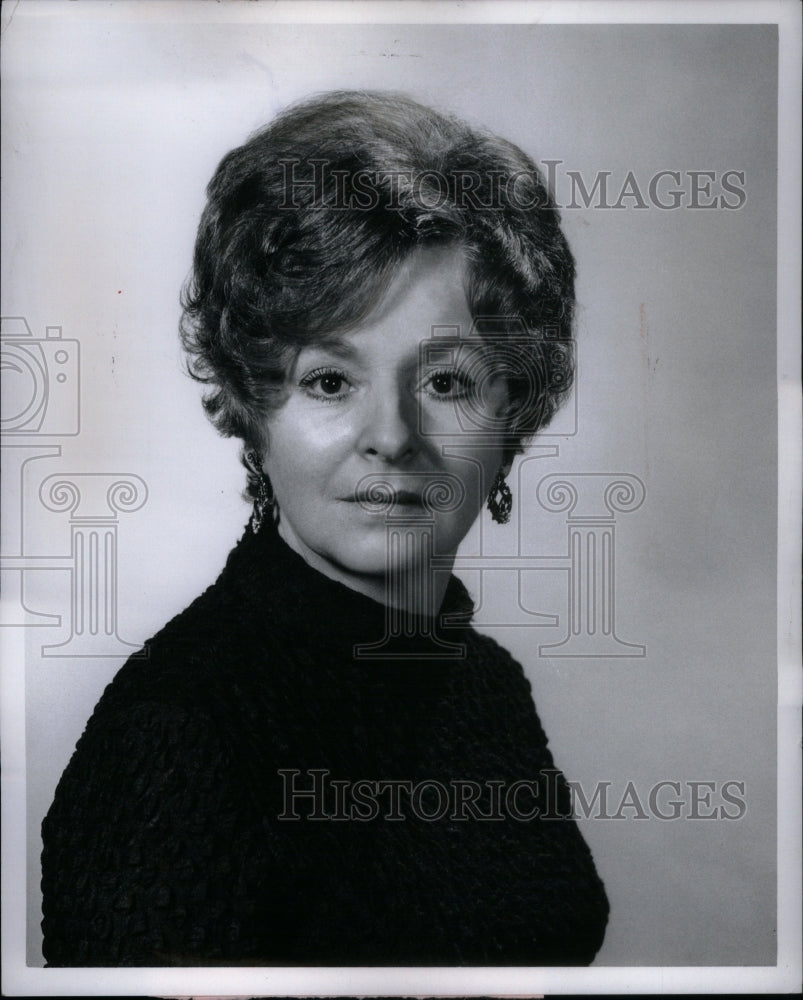 1972 Press Photo Hair Style Monday Women Beautiful Type - RRU40007 - Historic Images