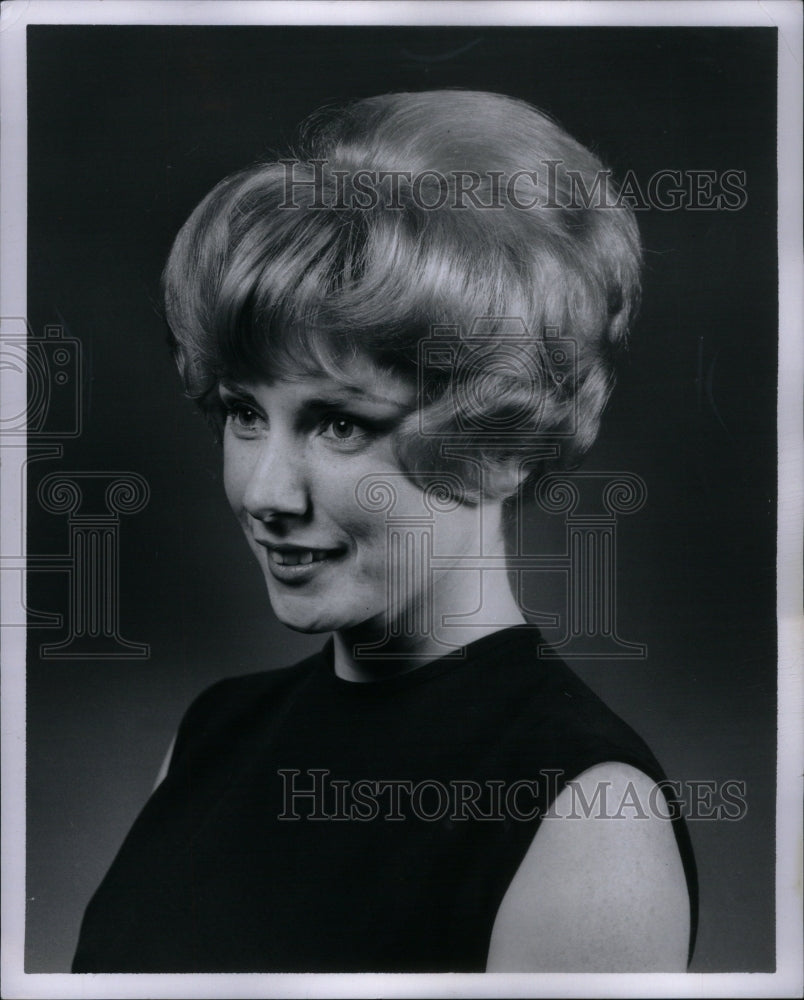 1965 Hair Dressing Clothing Competent - Historic Images