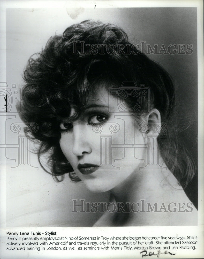 1981 Press Photo Hair Style Women - RRU40075 - Historic Images