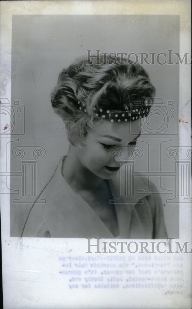 1958 Press Photo Hair Dressing Competent Business - RRU40097 - Historic Images