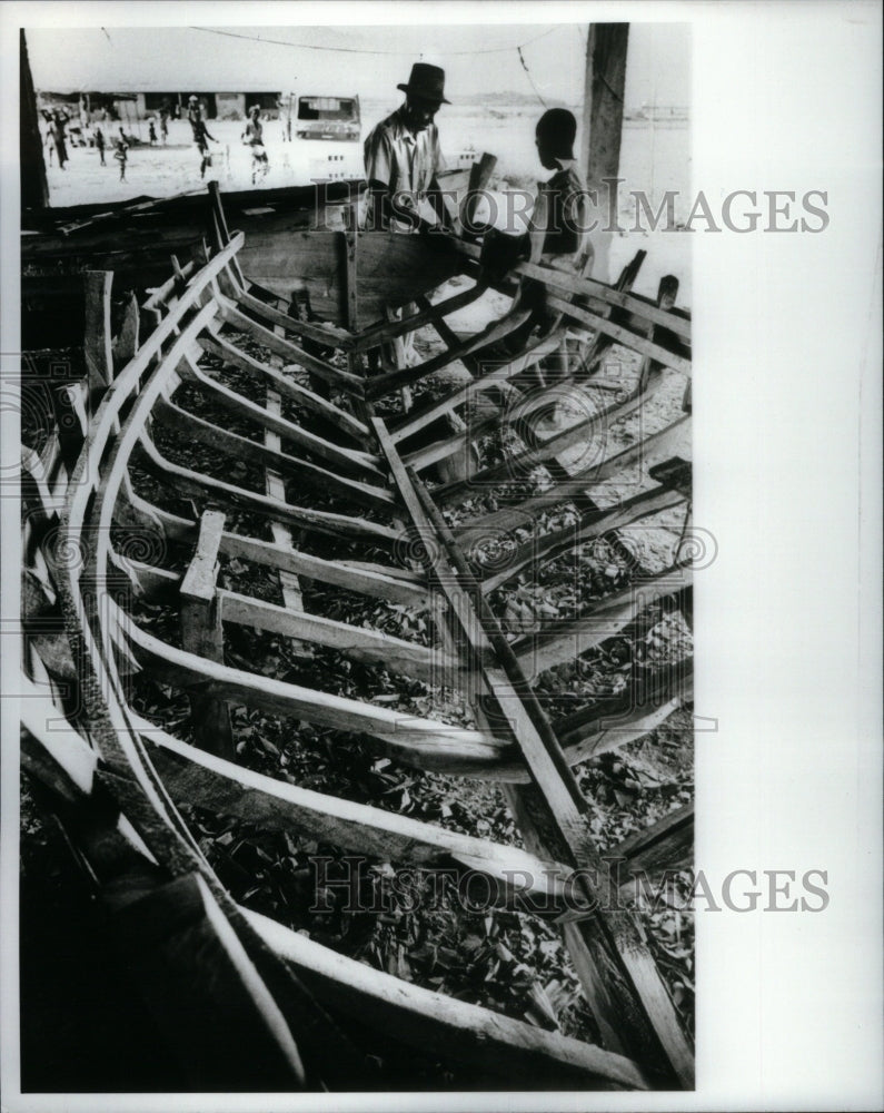 1983 Haiti People Prince Haitian Beach Port - Historic Images