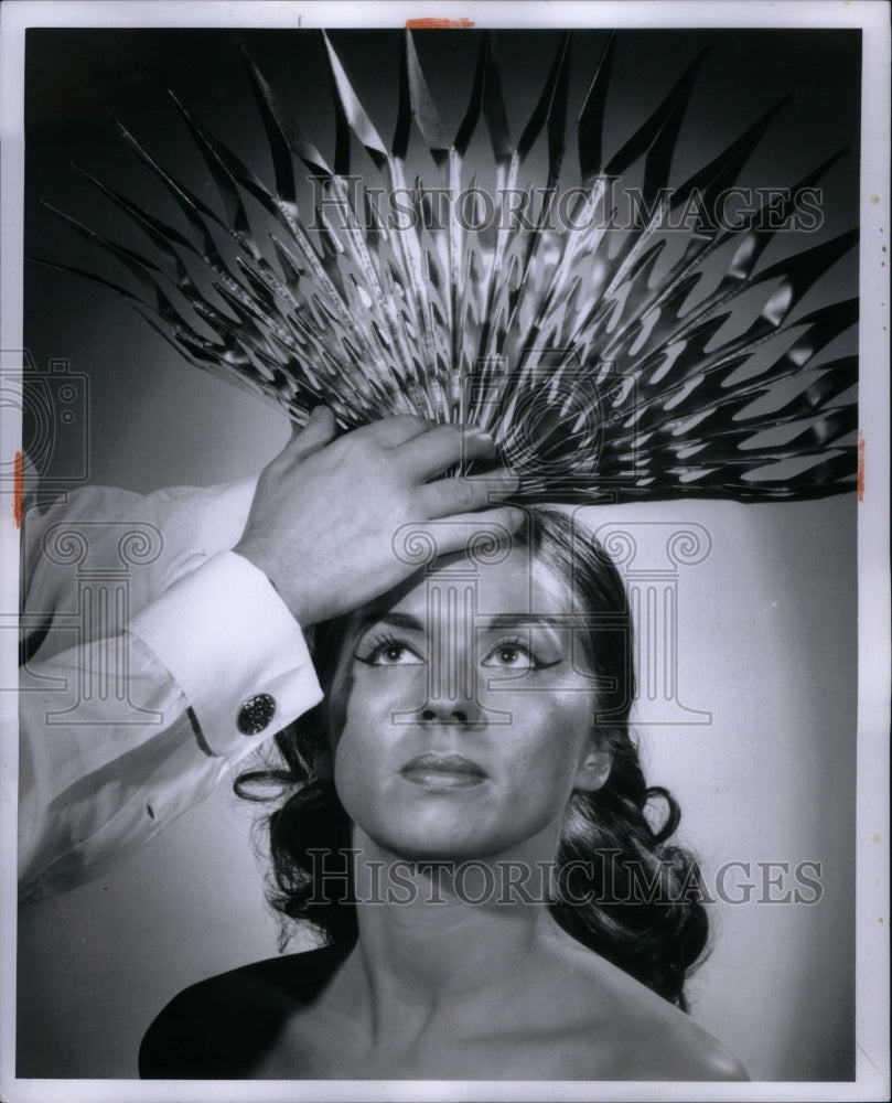 1960 Press Photo Women Hairdressing Department Janet - Historic Images