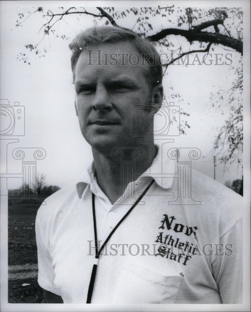 1971 Press Photo Novi HS Football Coach John Osborne - Historic Images