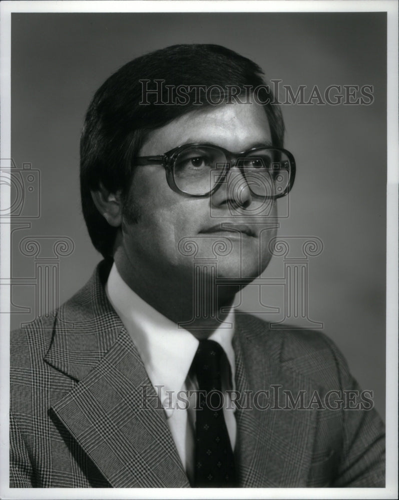 1987 Press Photo Robert Higdon News Executive - RRU40357 - Historic Images