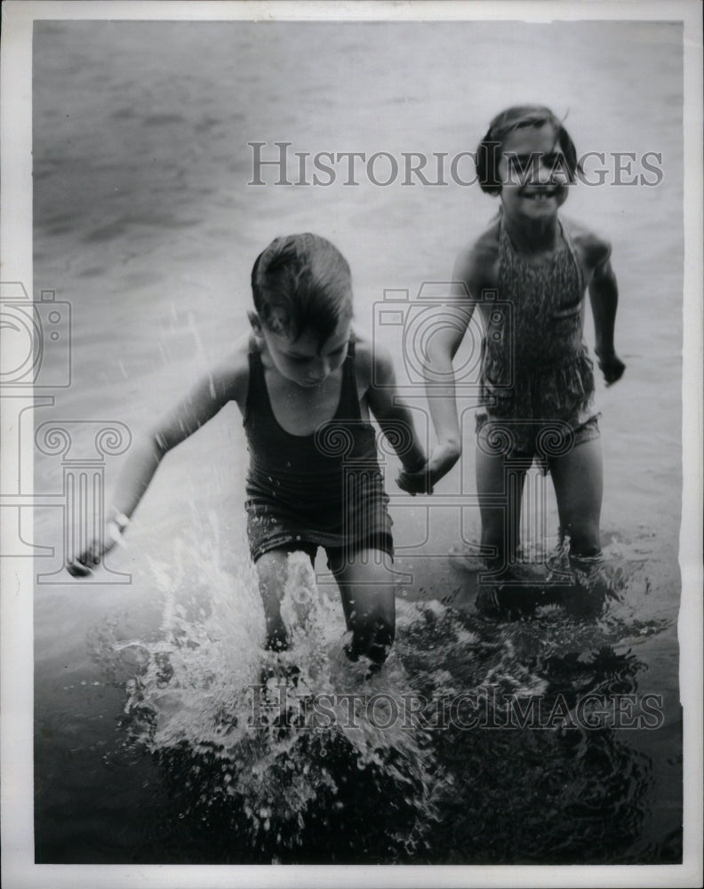 1939 Orphans Bobby Tench Listen Jump Swim - Historic Images