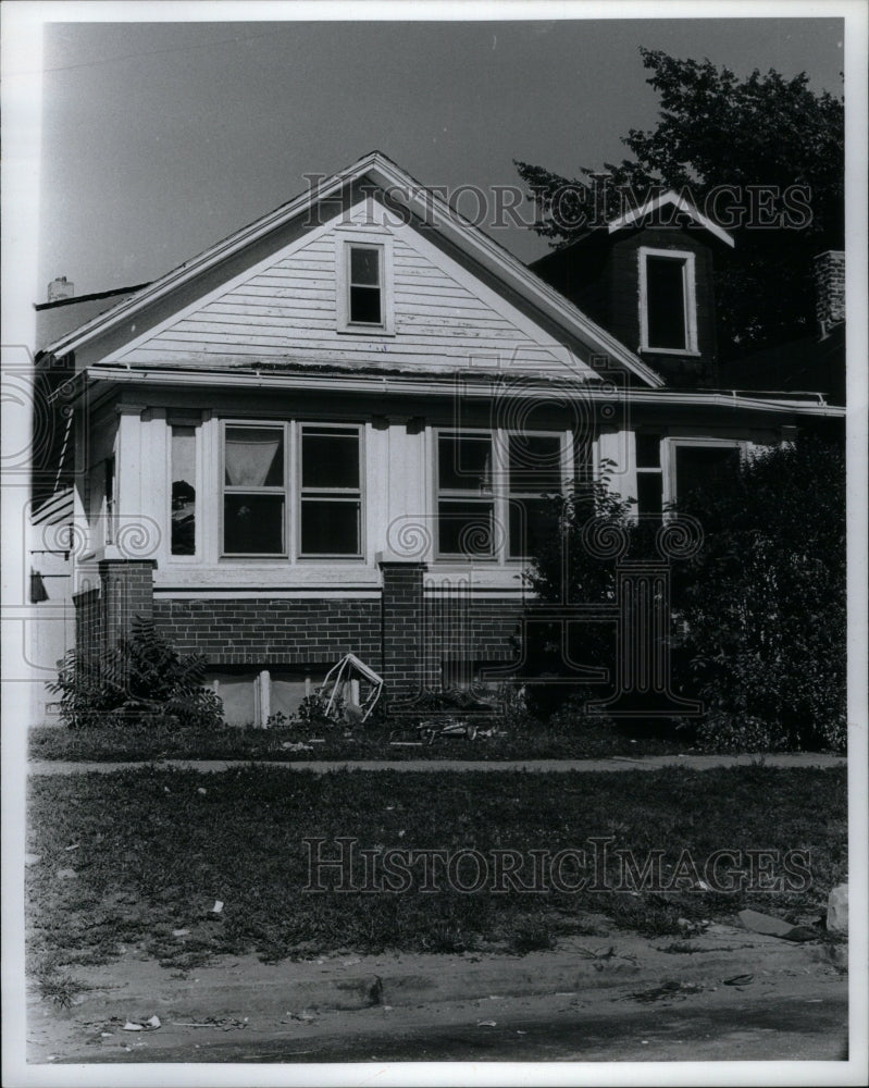 1981, Home Where Child Abuse Took Place - RRU40415 - Historic Images