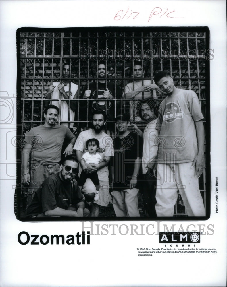 1999, 10 Piece Musical Group Ozomatli - RRU40447 - Historic Images