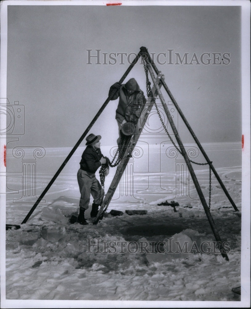 1957, St Clair Lake Boating Ice Slack Cross - RRU40493 - Historic Images