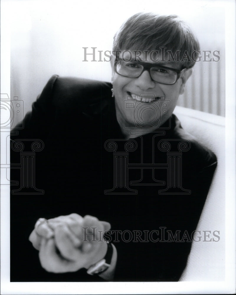 Press Photo Sir Elton John English singer pianist compo - RRU40555 - Historic Images