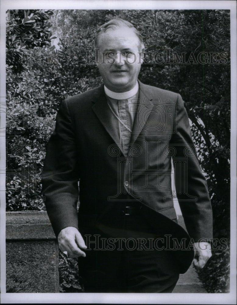 1967 Controversy Bishop Kilmer Myers Calif - Historic Images