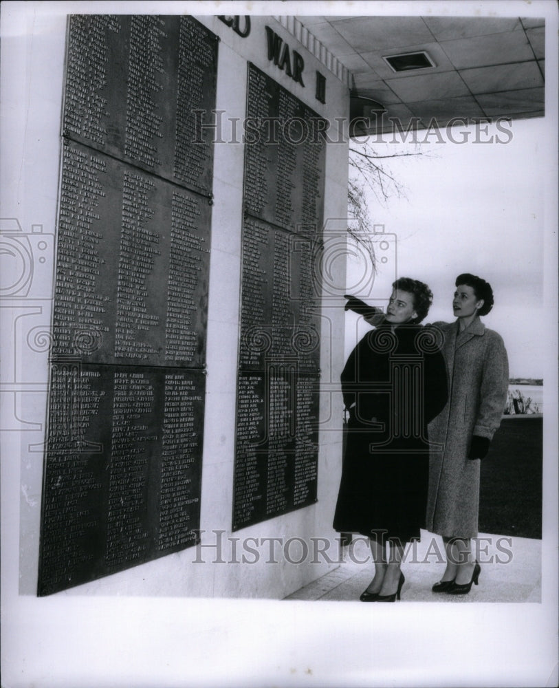 1957, War Memorial Riverside Park Michigan - RRU41141 - Historic Images