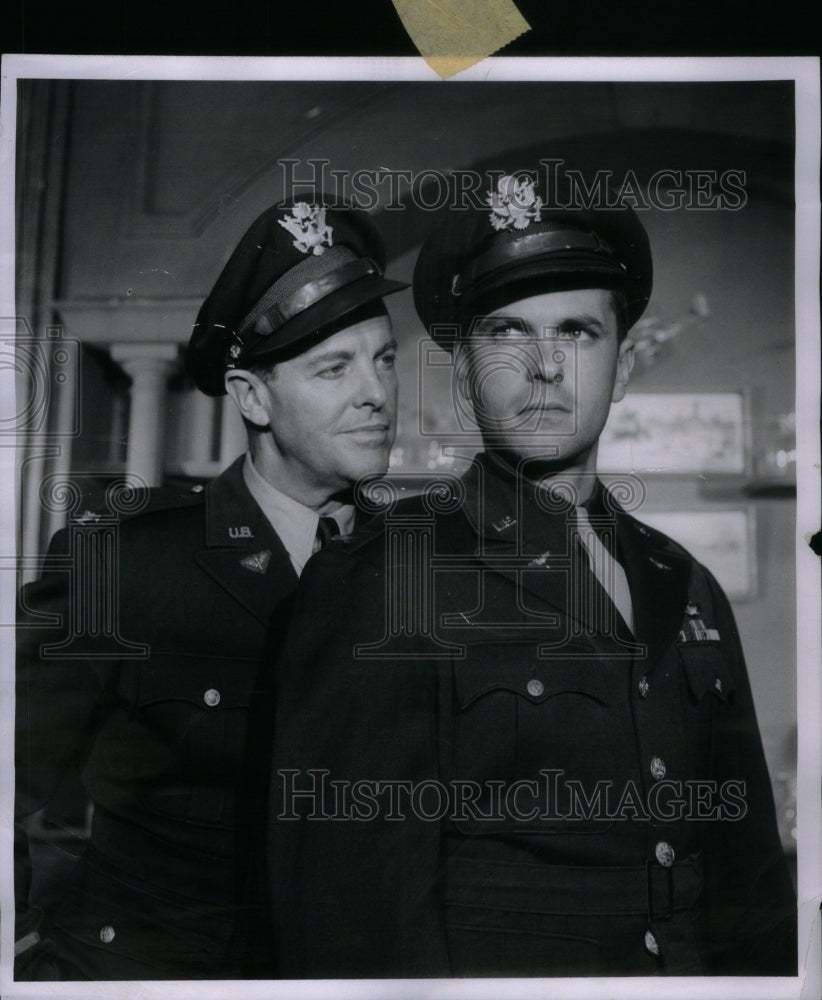 1958 Press Photo Bob Cummings Rip Tron Actor - Historic Images