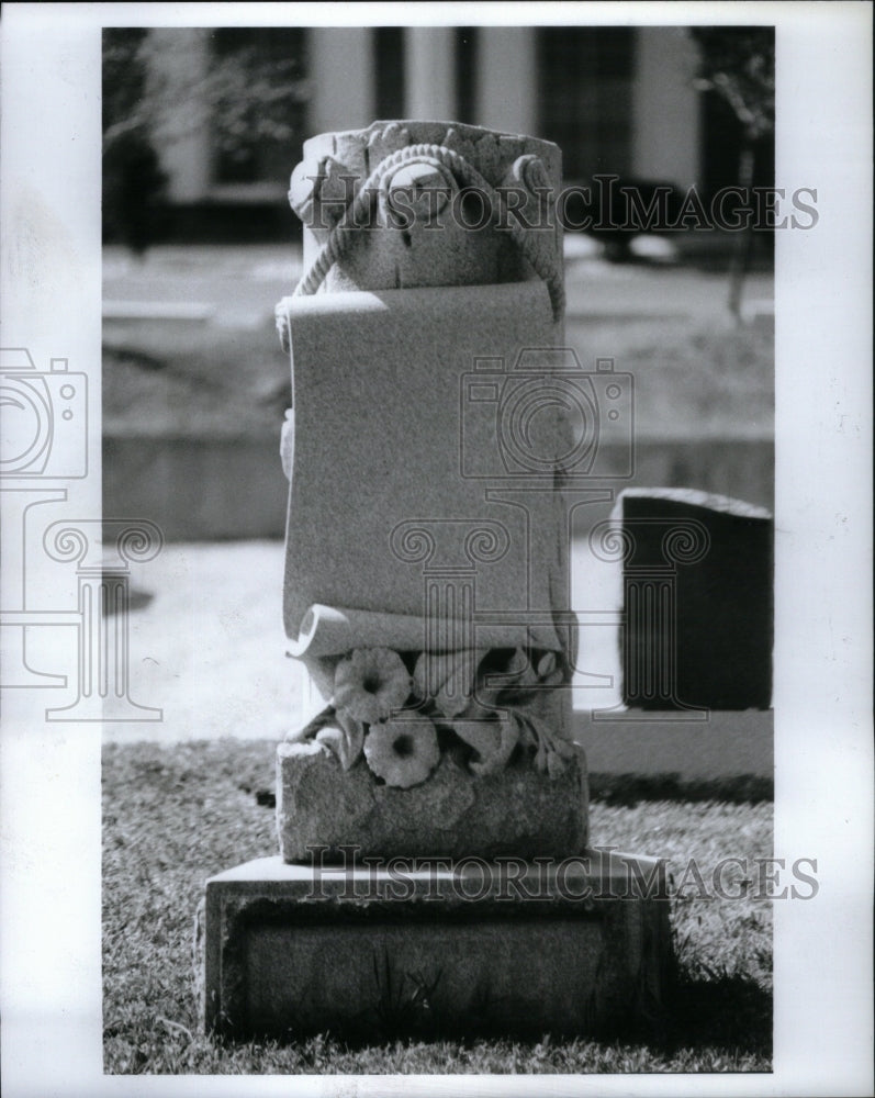 1986 tombstone cemetery - Historic Images