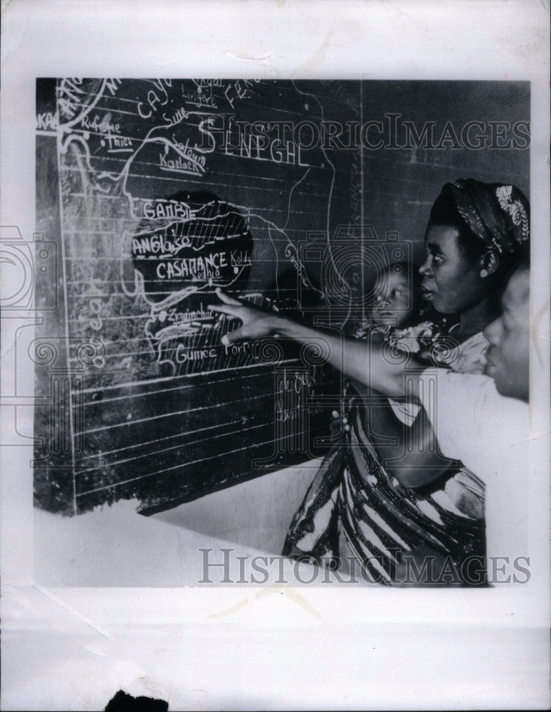 1963, Mother Baby Evening Literacy Class UN - RRU41669 - Historic Images