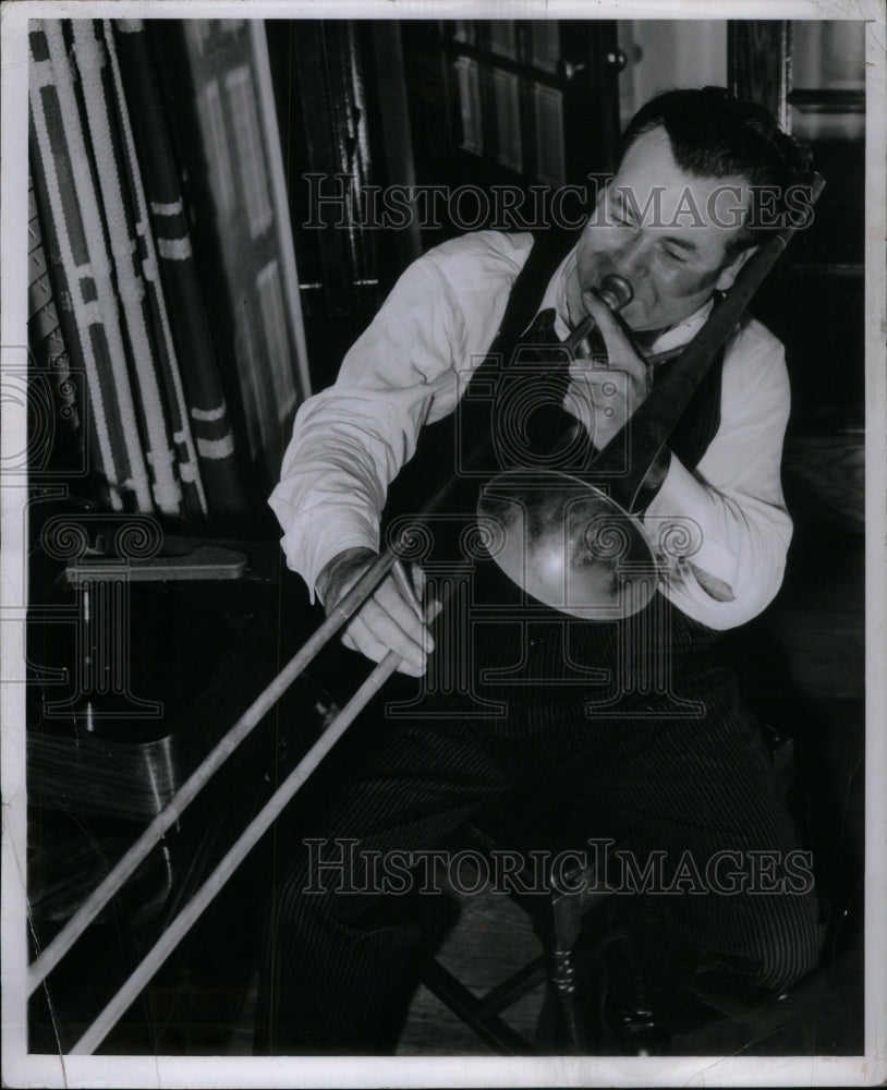 1944, Valter Poole assistant conductor Det - RRU41849 - Historic Images