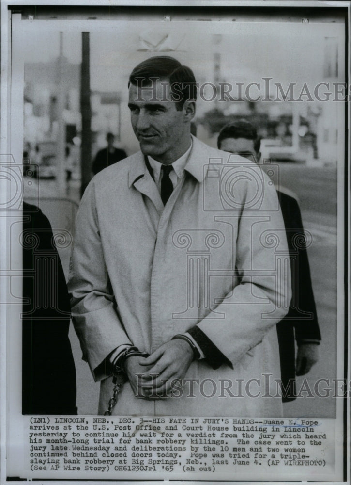 1965, Duane Pope bank robbery jury trial - RRU41875 - Historic Images