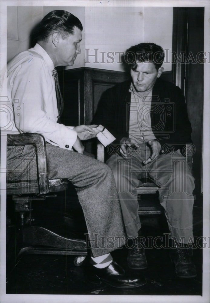 1958 Press Photo Reynolds Campbell bad checks stolen - Historic Images