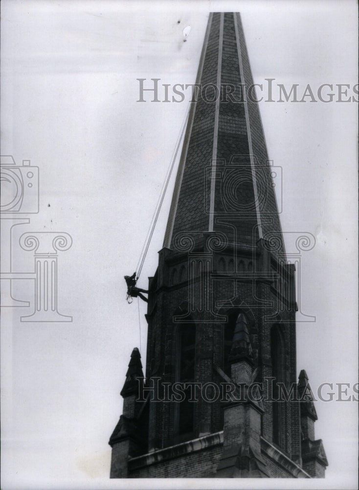 1973 Press Photo Beverly O&#39;Neill Steeplejack Detroit - Historic Images