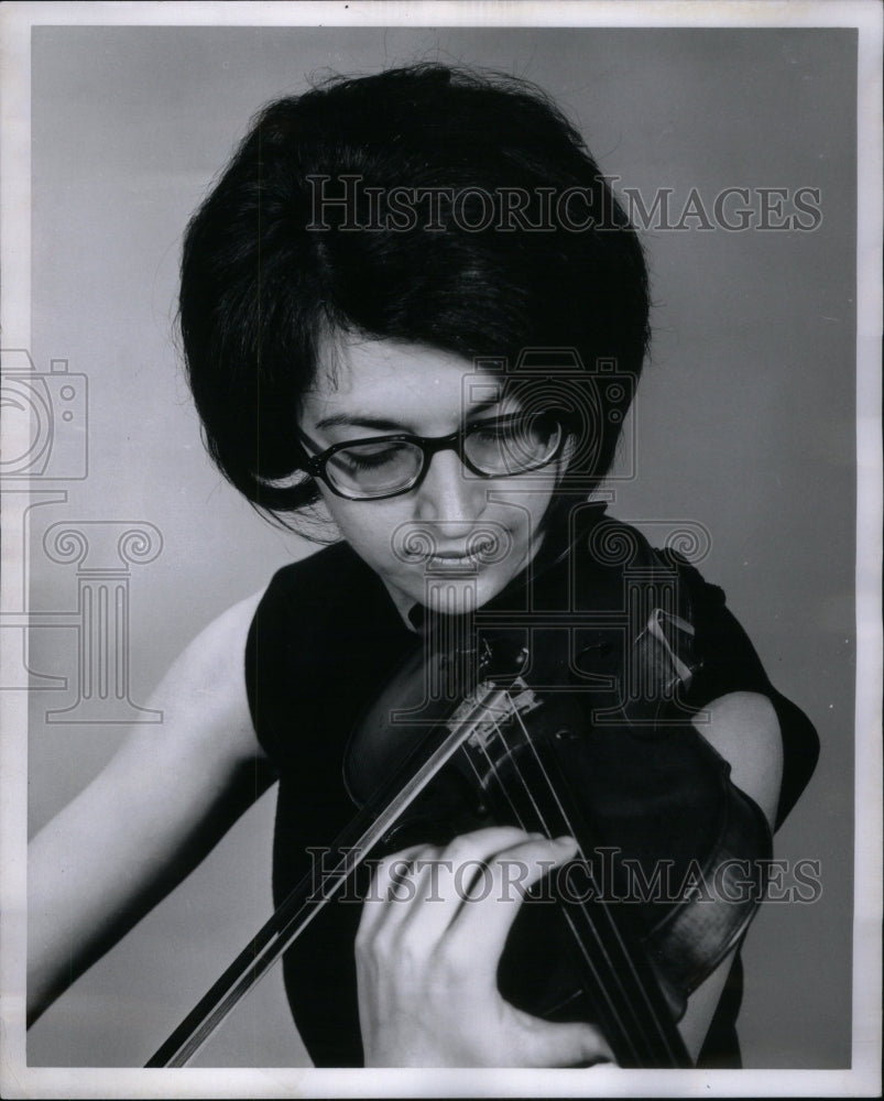 1972 Press Photo Kathryn Steppula Violinist - RRU42591 - Historic Images