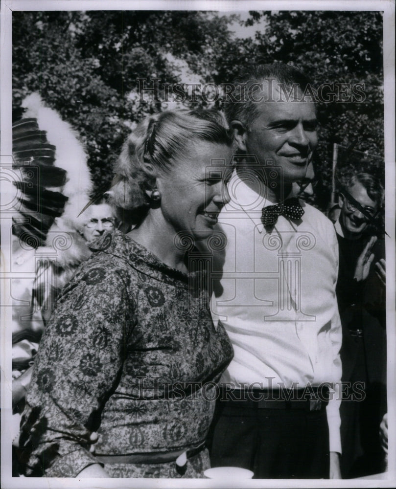 1960 Press Photo Michigan Gov G Mennen Williams &amp; Wife - Historic Images