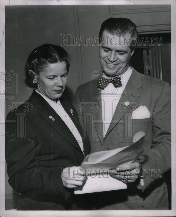 1952, Michigan Gov G Mennen Williams & Nancy - RRU43281 - Historic Images