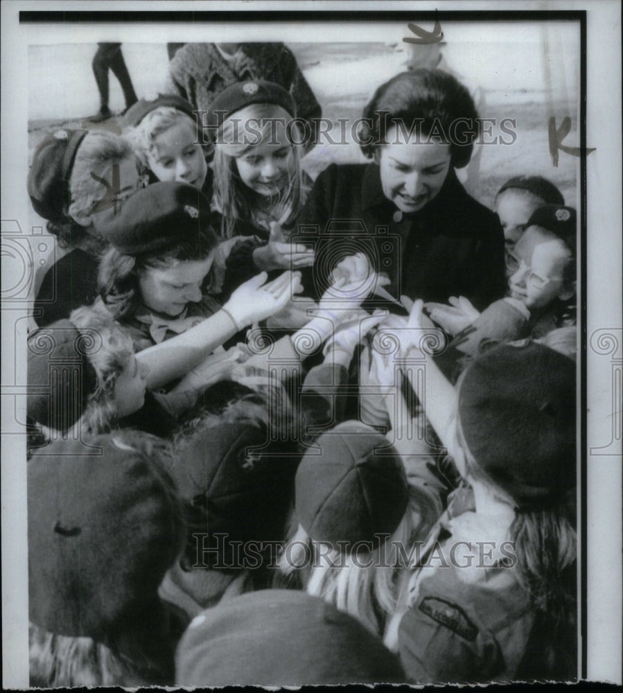 1966 Press Photo First Lady Girl Scouts Ask Autograph - RRU43443 - Historic Images