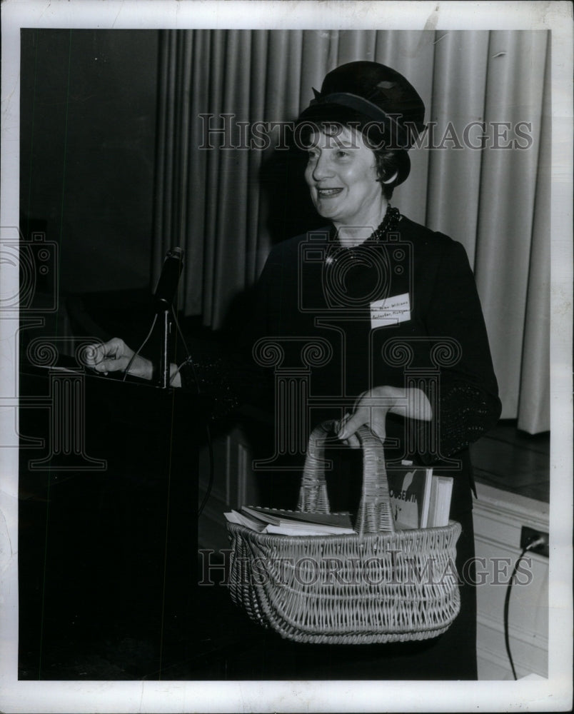 1970 Press Photo Rochester Book Stall Owner Williams - Historic Images