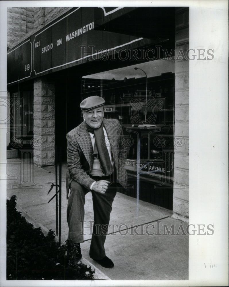 1984 Press Photo Actor John Williams Cockney Accent - RRU43655 - Historic Images