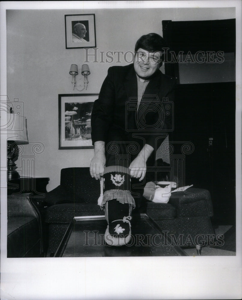 1973 Jim Williams Catholic Priest/Indians - Historic Images